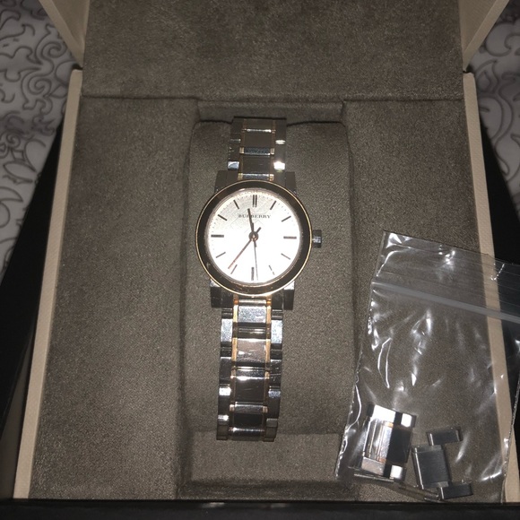 Burberry Watches - Picture 1 of 4